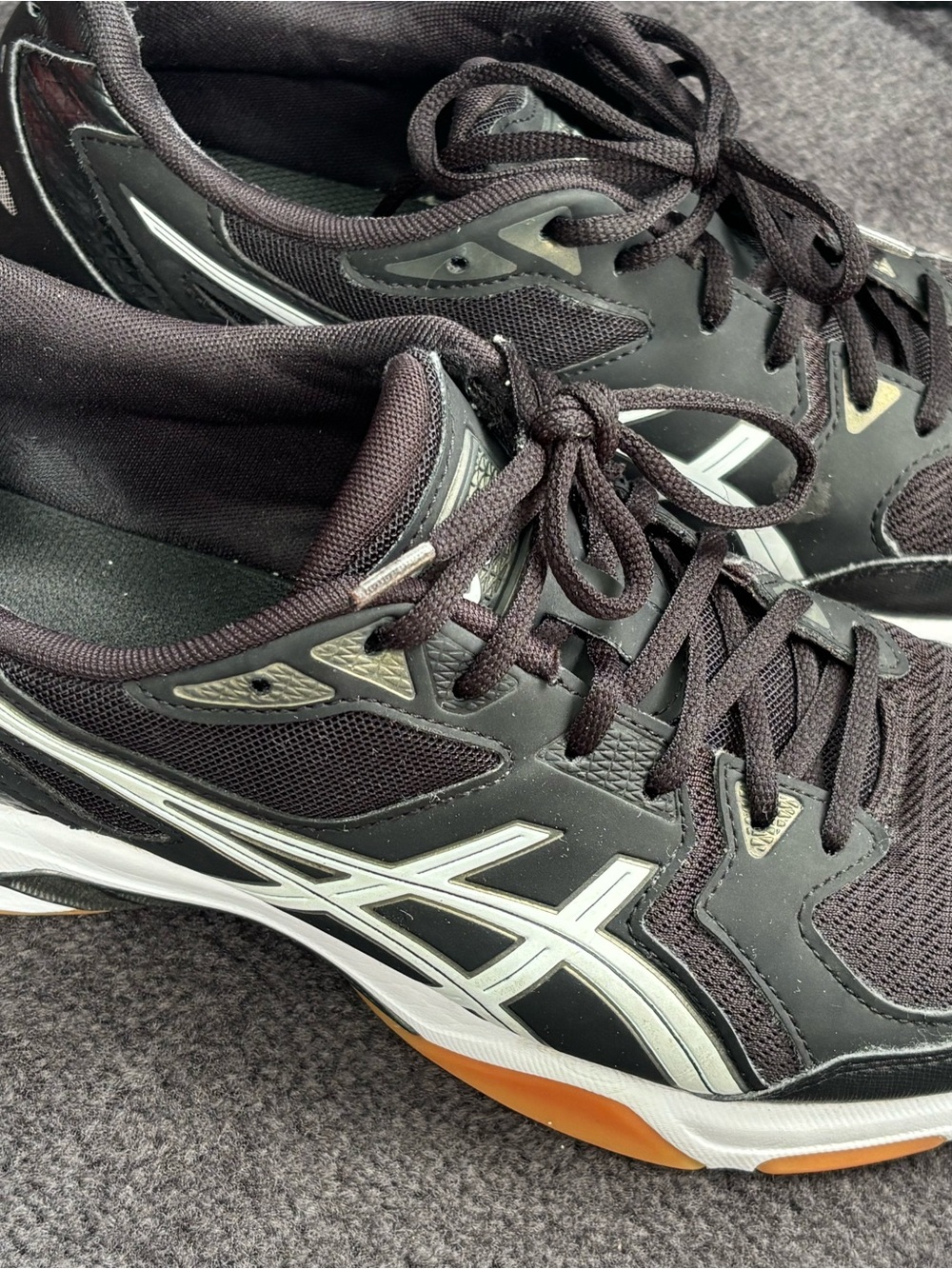 ASICS Gel Rocket 10’s Men's size 10.5 Indoor Court shoe